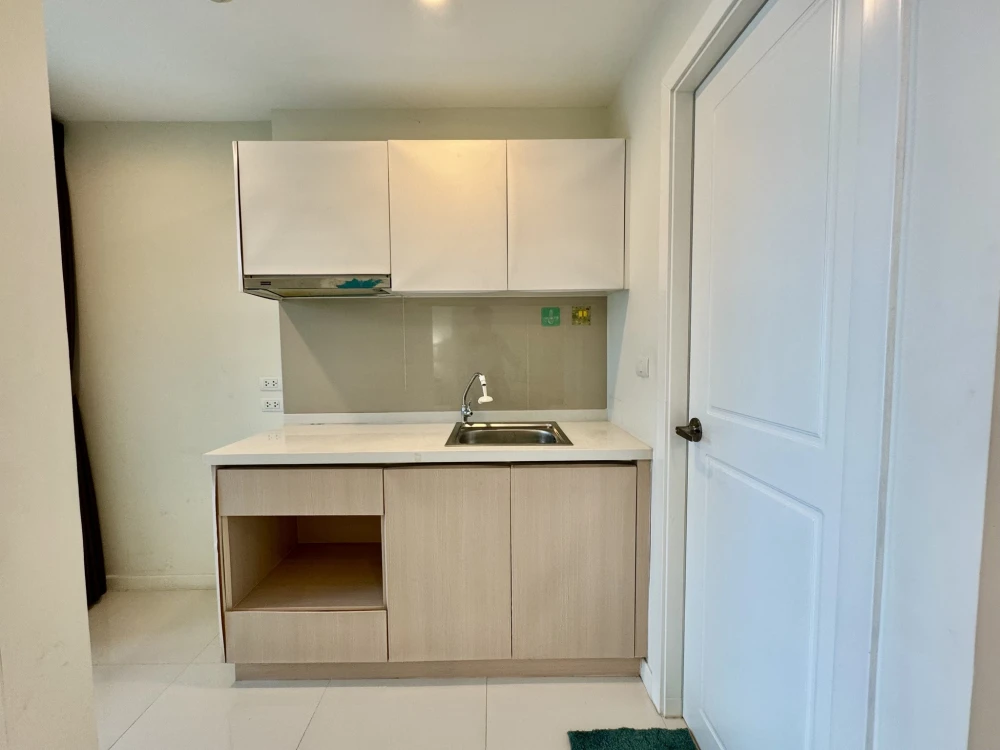 Condo for sale: Elements Srinakarin. Fully furnished and ready to move in. Fully furnished and equipped. Great price. Reserve now. Don't miss out!