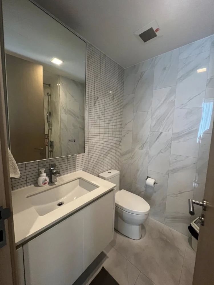 Condo for sale: Hyde Sukhumvit 11, a nice room, fully furnished + appliances included, a nice corner room, hurry and reserve now!