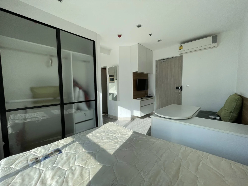 For sale: Condo IDEO MOBI RAMA 9, ready to move in, Fully Furnished, great price, everything here, must book now.