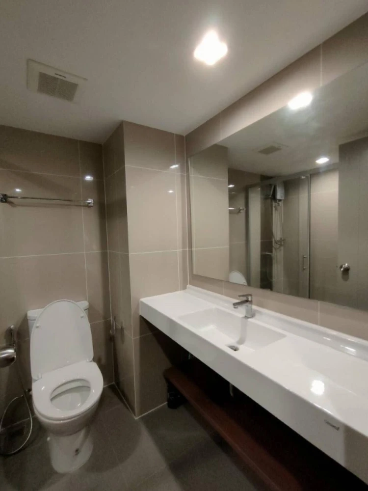 Condo for sale, Ideo New Rama 9, 21st floor, high view, corner room, very private, definitely don't miss it.
