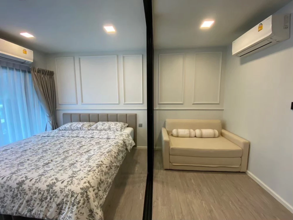 Selling a condo at Kave Ava, Building D, 7th floor. Interior view overlooking the swimming pool. Includes a walk-in closet. Book now!