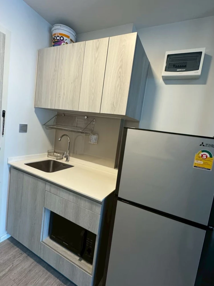 Selling a condo at Kave Ava, Building D, 7th floor. Interior view overlooking the swimming pool. Includes a walk-in closet. Book now!