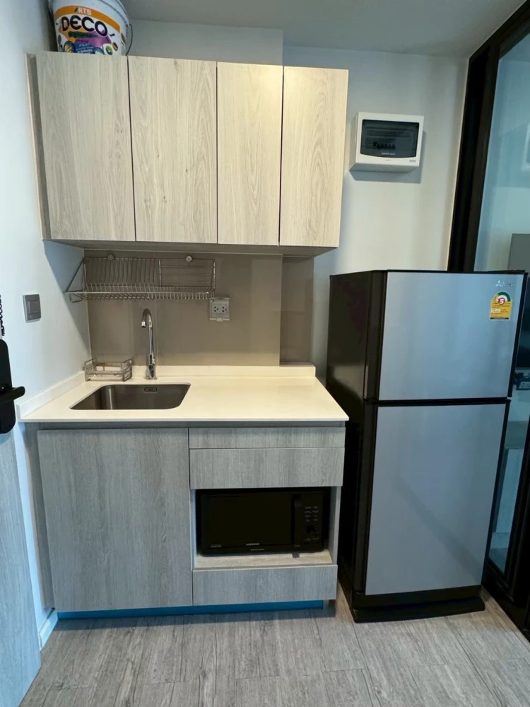 Selling a condo at Kave Ava, Building D, 7th floor. Interior view overlooking the swimming pool. Includes a walk-in closet. Book now!