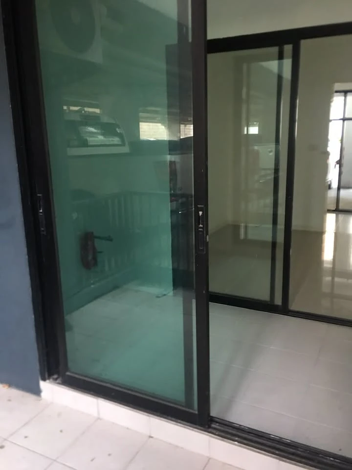 Condo for sale, Lib Ramkhamhaeng 43/1, empty room, reasonable price. Room decorating enthusiasts, you definitely can't miss this.
