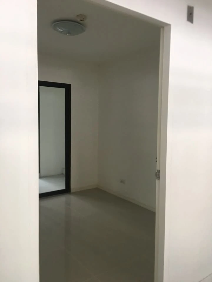 Condo for sale, Lib Ramkhamhaeng 43/1, empty room, reasonable price. Room decorating enthusiasts, you definitely can't miss this.