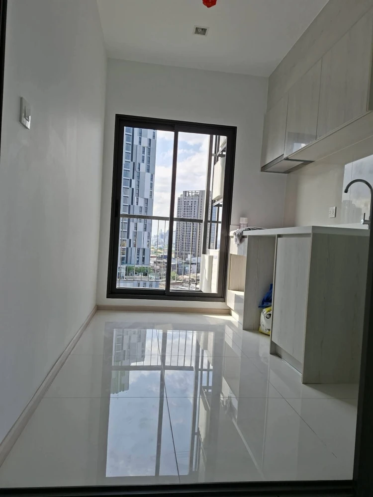 Selling a spacious and comfortable condo at Life Sukhumvit 48. Spacious living area, perfect for interior decorating enthusiasts – don't miss out!