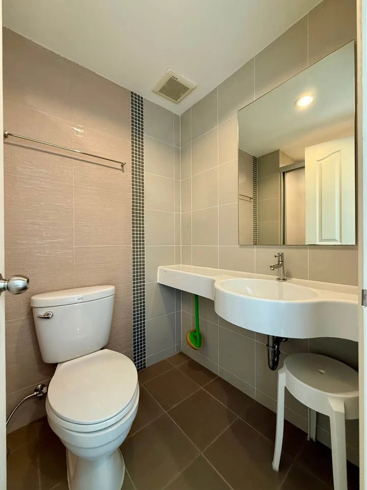 Condo for sale Lumpini Ville Chaengwatthana Pakkret, high floor, good view, spacious room, ready to move in, just bring your bags++