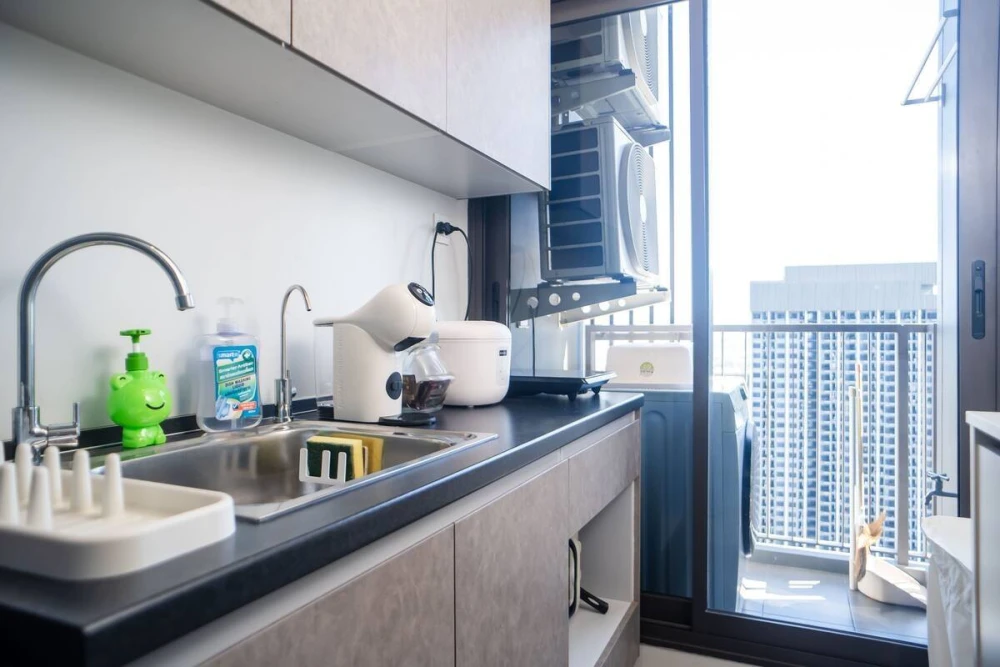For sale: Politan Aqua Condo, nice room, high floor, fully furnished, just bring your bags++