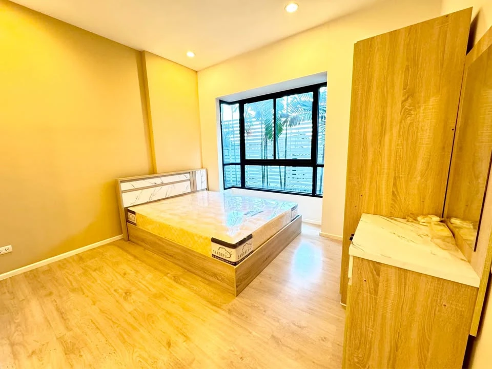 Condo for sale S1 Rama 9, 2.7 meter high ceiling makes the room look spacious, very quiet atmosphere, perfect for relaxation.