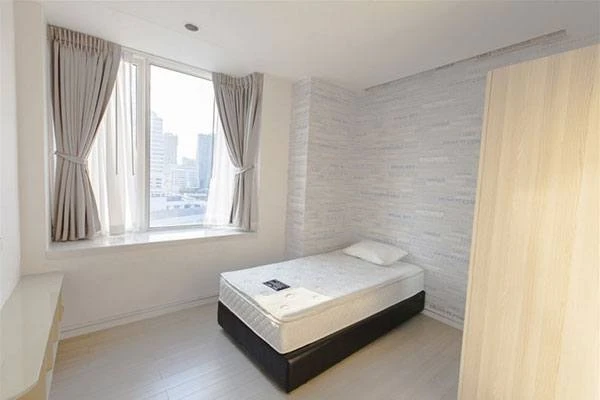 Beautiful unit for sale!! Park Origin Thonglor Condo, 10th floor, Building B, corner unit, swimming pool view, fully furnished. Reserve now!!