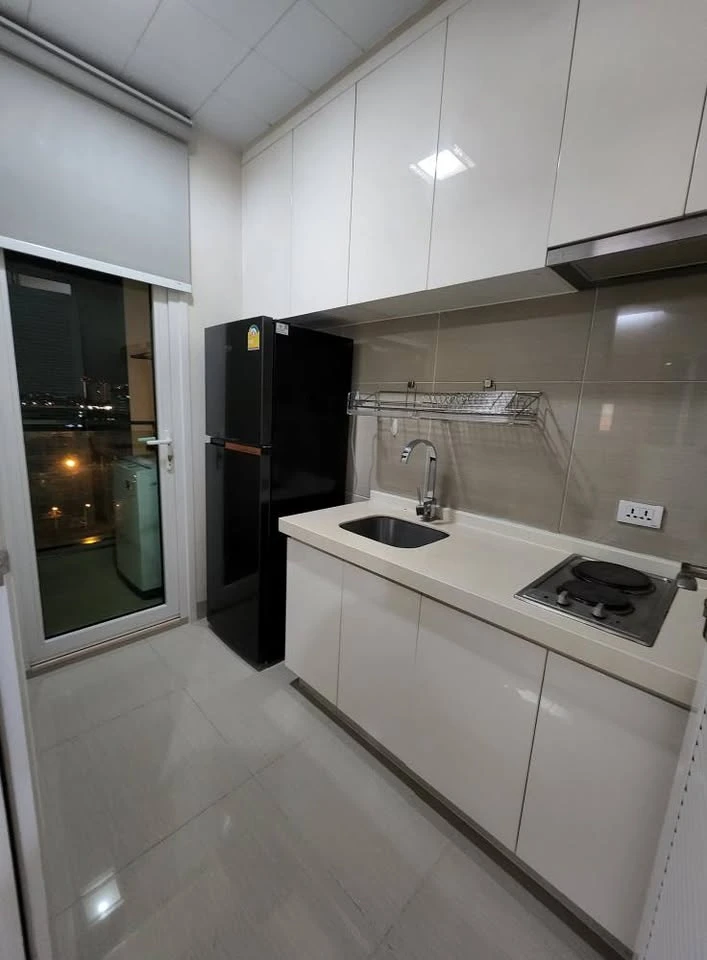 Beautiful unit for sale!! Park Origin Thonglor Condo, 10th floor, Building B, corner unit, swimming pool view, fully furnished. Reserve now!!