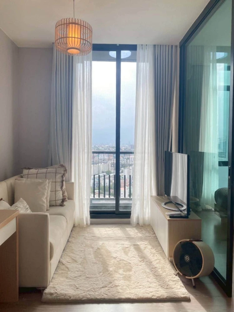 For Sale: The Capital Ratchaprarop-Vibha Condo. Beautiful unit, fully furnished, and ready to move in. Airy atmosphere with city views from a high flo
