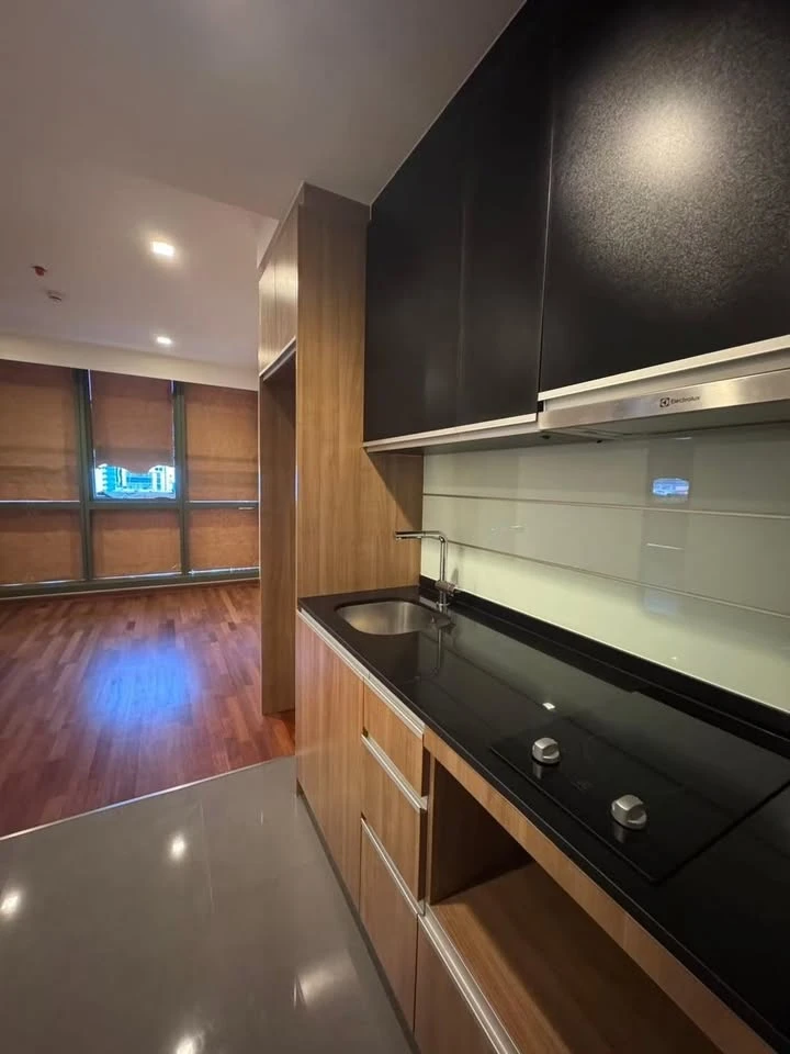Condo for sale: Wish Signature Midtown Siam, corner room with a nice view to the north, spacious and comfortable, book now before you miss out!!