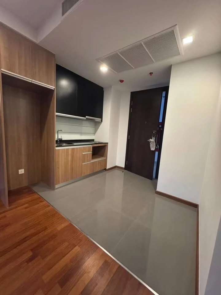 Condo for sale: Wish Signature Midtown Siam, corner room with a nice view to the north, spacious and comfortable, book now before you miss out!!
