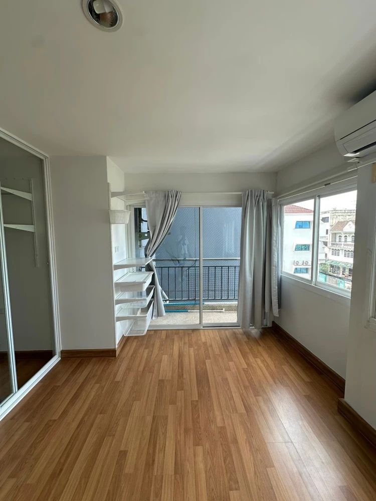 Condo for sale, Green Condo Suthisan, spacious room, comfortable living, hurry and reserve now!