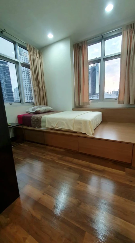 Condo for sale, Chewathai Ratchaprarop. Ready to move in, fully furnished. Spacious and comfortable room. Book now!