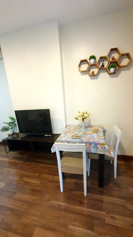 Condo for sale, Chewathai Ratchaprarop. Ready to move in, fully furnished. Spacious and comfortable room. Book now!