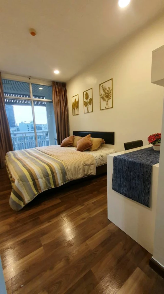 Condo for sale, Chewathai Ratchaprarop. Ready to move in, fully furnished. Spacious and comfortable room. Book now!