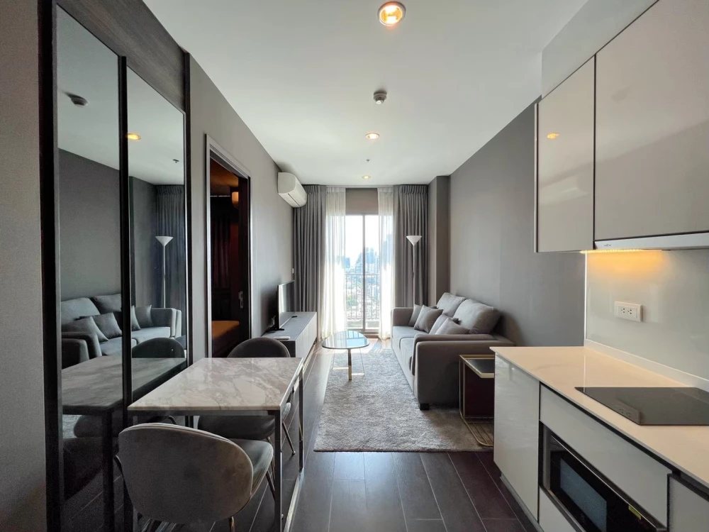 Condo for sale, C Ekkamai. Quality unit, great price. Buy now!!