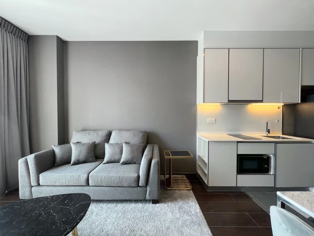 Condo for sale, C Ekkamai. Quality unit, great price. Buy now!!