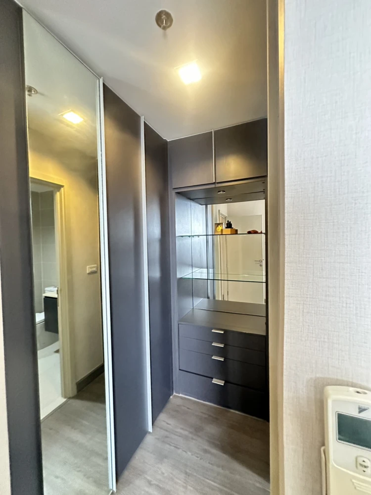 Condo for sale, Nye by Sansiri, complete with furniture and electrical appliances. Book now.