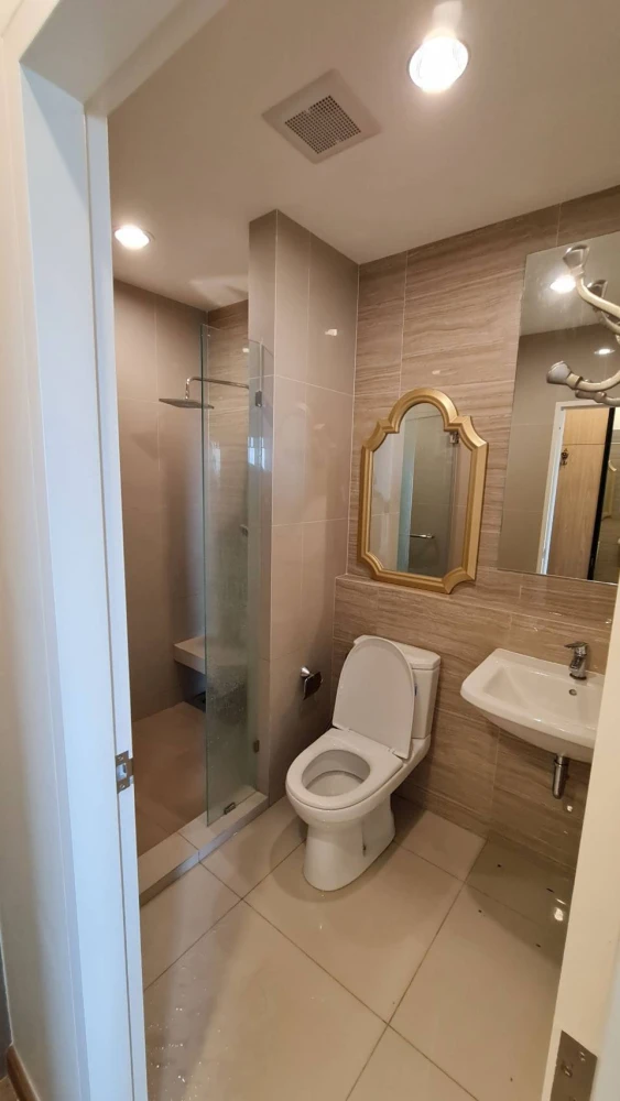 Condo for sale, Niche Mono Charoennakorn, beautiful pool view, convenient transportation, good location, worth investing, don't miss it!!
