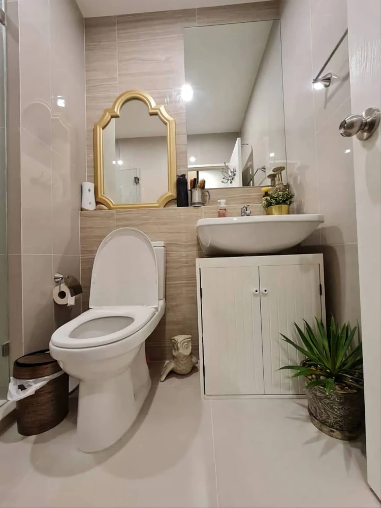 Condo for sale, Niche Mono Charoennakorn, beautiful pool view, convenient transportation, good location, worth investing, don't miss it!!