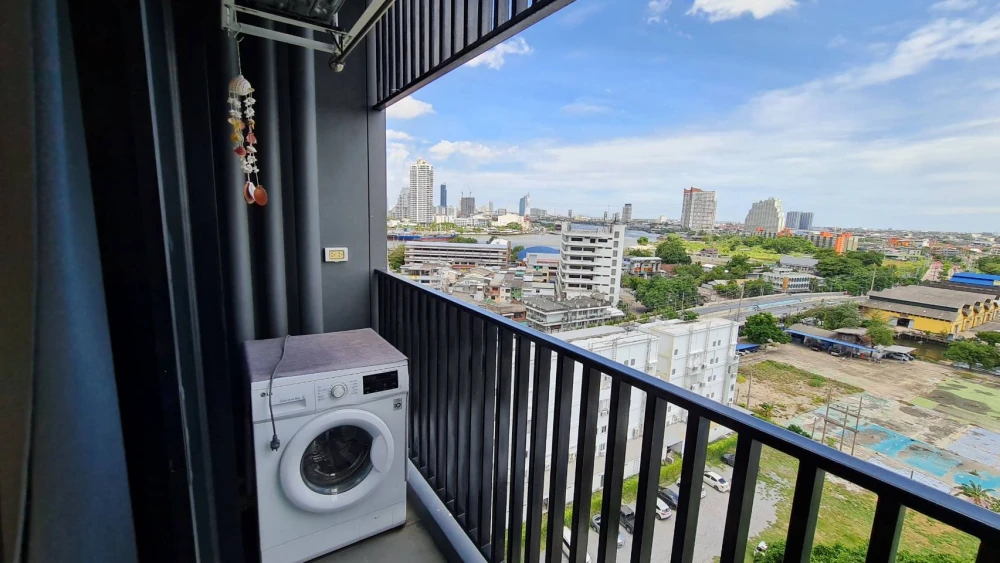 Condo for sale, Niche Mono Charoennakorn, beautiful pool view, convenient transportation, good location, worth investing, don't miss it!!