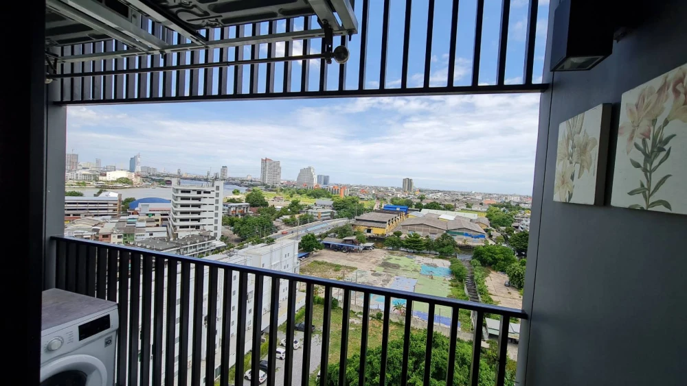 Condo for sale, Niche Mono Charoennakorn, beautiful pool view, convenient transportation, good location, worth investing, don't miss it!!