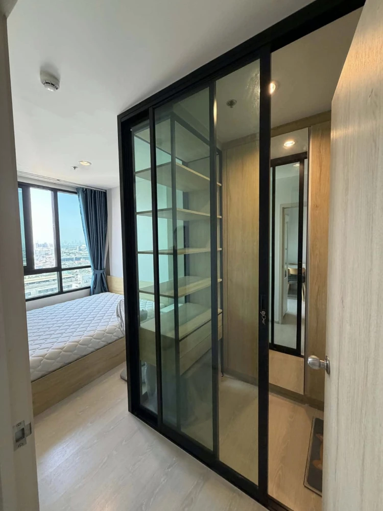 Condo for sale: New Noble Srinakarin Lasan. Nice unit, fully furnished, high floor, good ventilation. Book now!