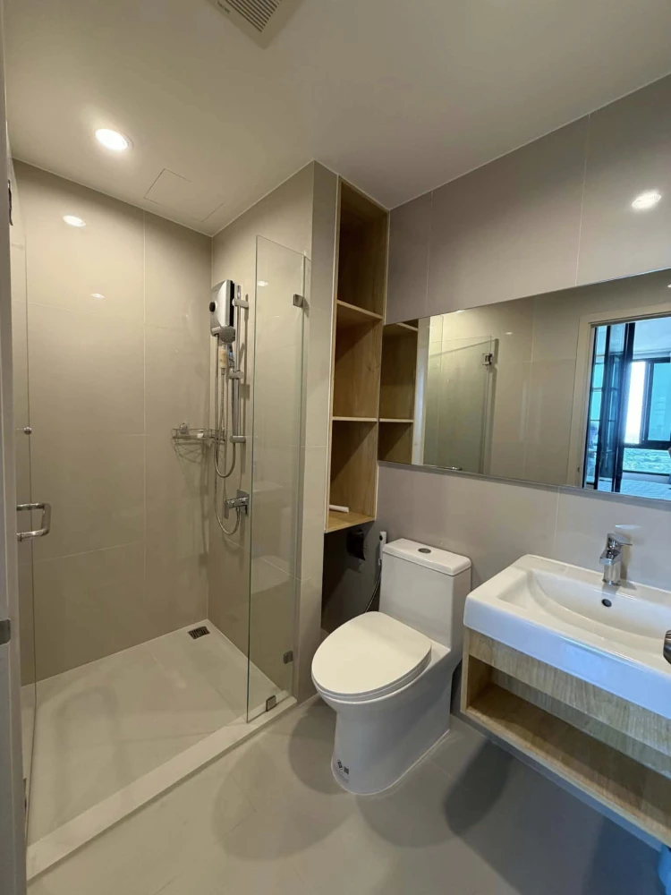Condo for sale: New Noble Srinakarin Lasan. Nice unit, fully furnished, high floor, good ventilation. Book now!