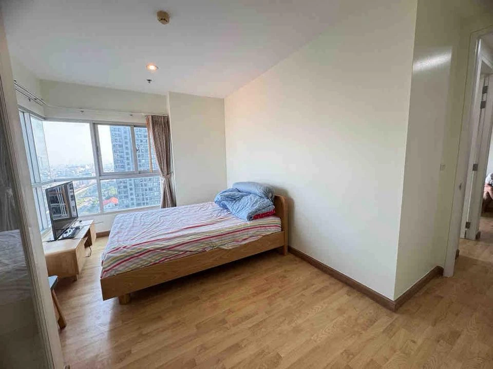 Condo for sale: Parkland Taksin-Tha Phra. Ready to move in, fully furnished and equipped with appliances. Book now!