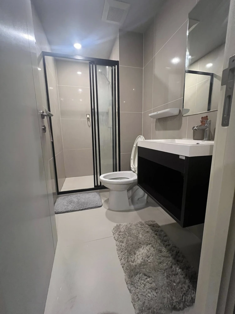 Condo for sale, Monte Rama 9, ready to move in, comes with a very good price. You must not miss it.