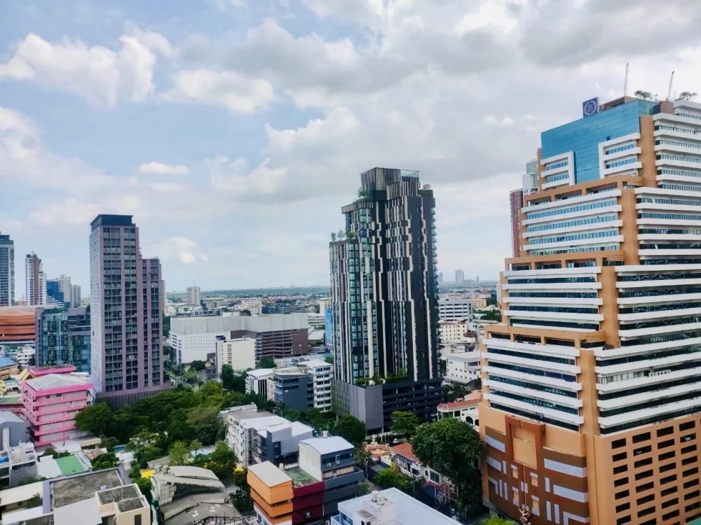 Condo for sale, Maru Ekkamai 2, 19th floor, beautiful view, not blocked, very private, come and reserve today.