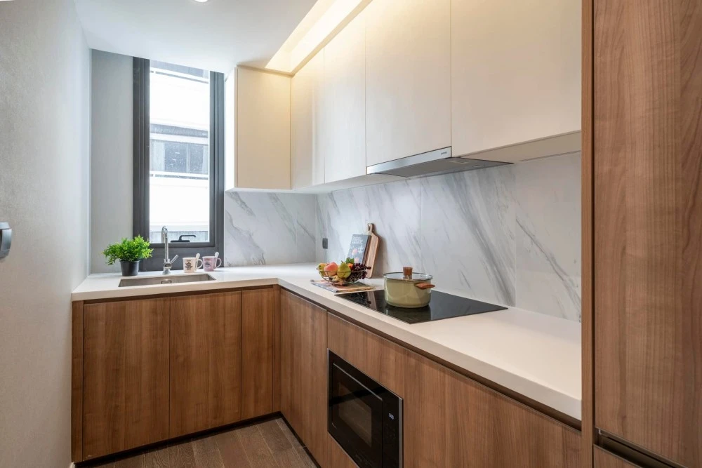 Condo for sale or rent Muniq Sukhumvit 23, decorated with luxurious built-ins. Very wide balcony, peaceful, reserve quickly.