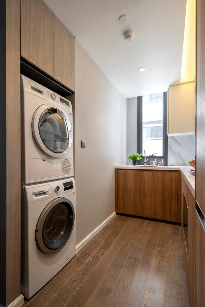 Condo for sale or rent Muniq Sukhumvit 23, decorated with luxurious built-ins. Very wide balcony, peaceful, reserve quickly.