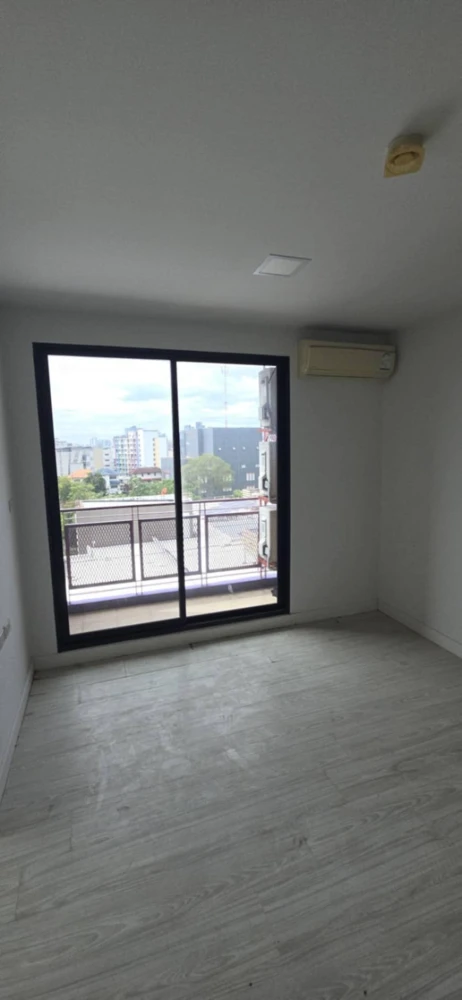 Stylish condo for sale in Sukhumvit-Bangna. Spacious and comfortable room. Reserve now, don't miss out++