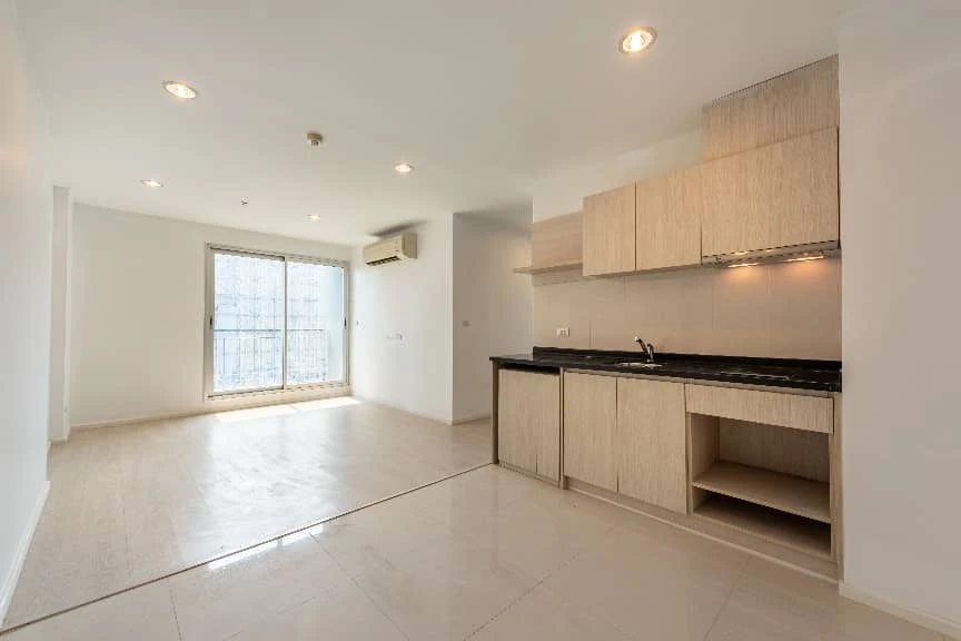Condo for sale: Rhythm Sathorn – Narathiwat. Great location, attractive price. Buy now!!