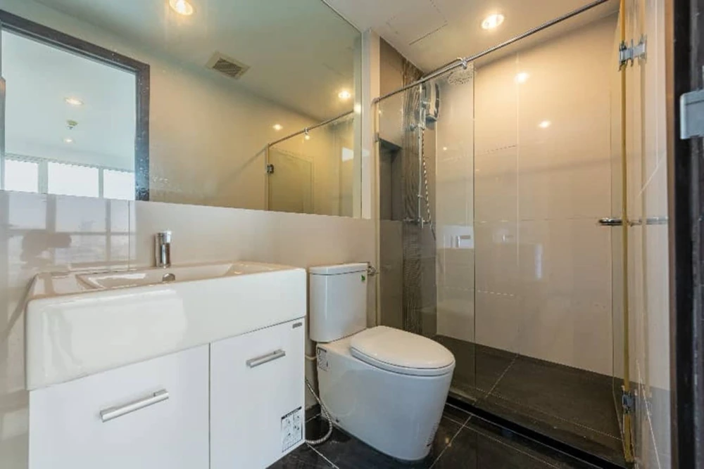 Condo for sale: Rhythm Sathorn - Narathiwat. Corner unit with river view. High floor, good ventilation, private corner unit. Don't miss out!