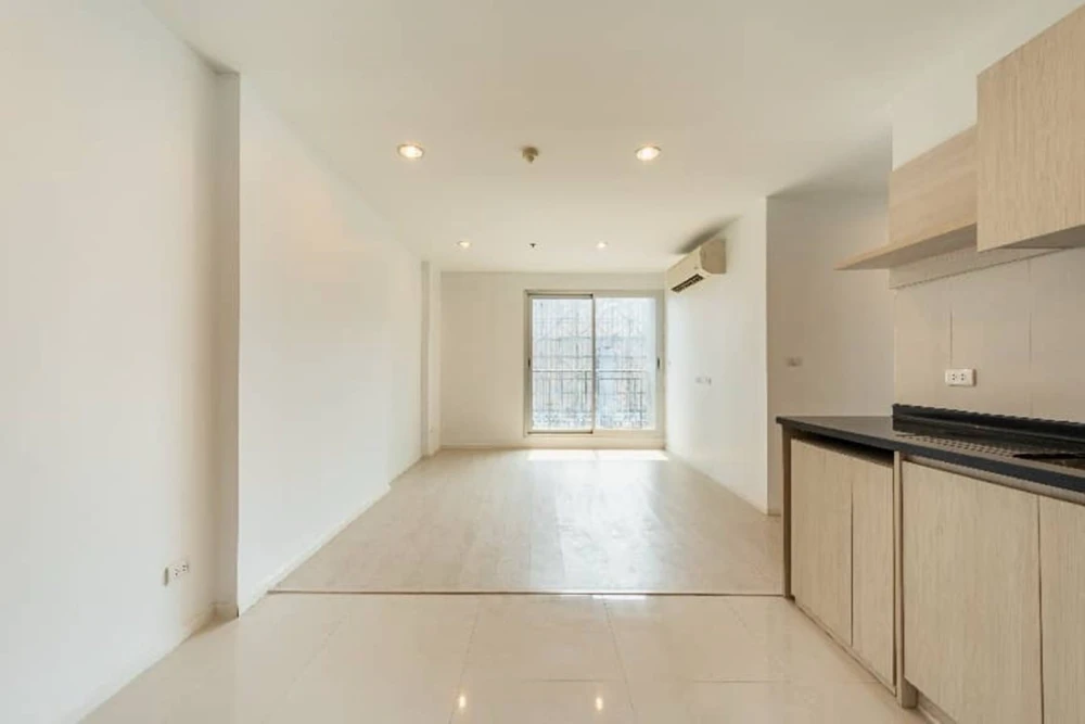 Condo for sale: Rhythm Sathorn - Narathiwat. Corner unit with river view. High floor, good ventilation, private corner unit. Don't miss out!