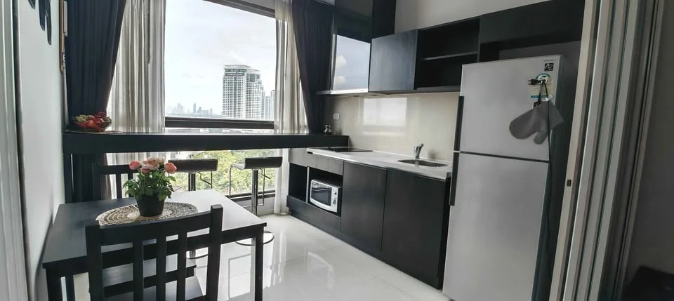 Condo for sale at Rhythm Sukhumvit 44/1, 1 bedroom, 1 bath, fully furnished room, ready to move in, beautiful view, book now.