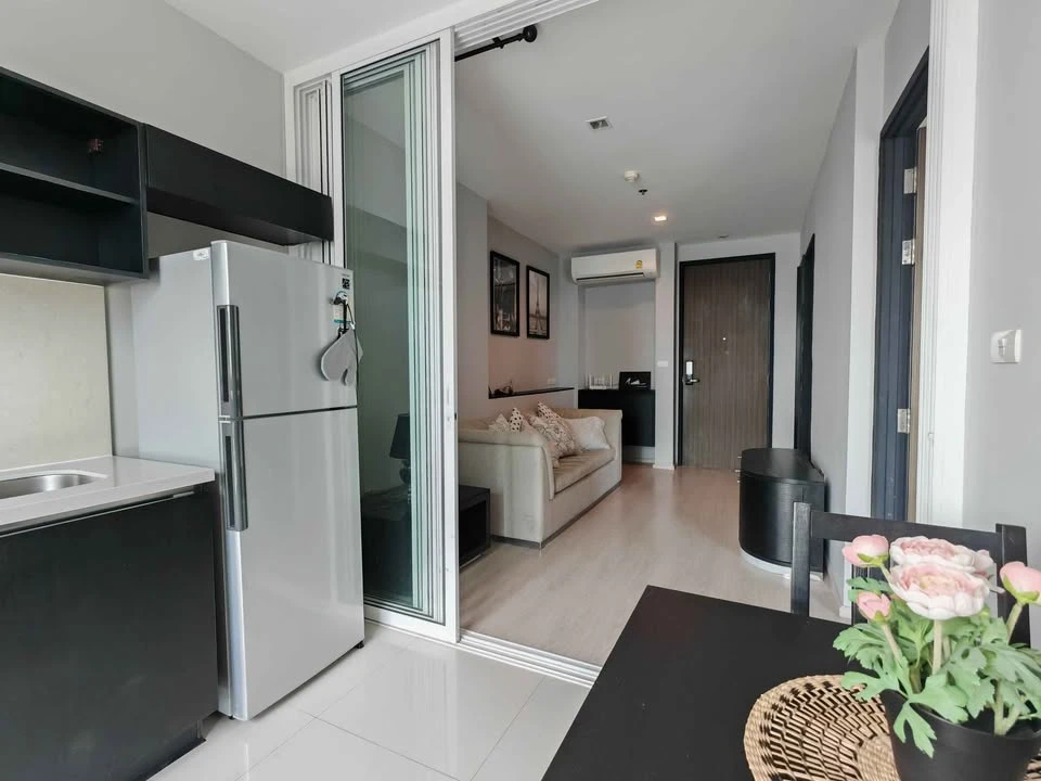 Condo for sale at Rhythm Sukhumvit 44/1, 1 bedroom, 1 bath, fully furnished room, ready to move in, beautiful view, book now.