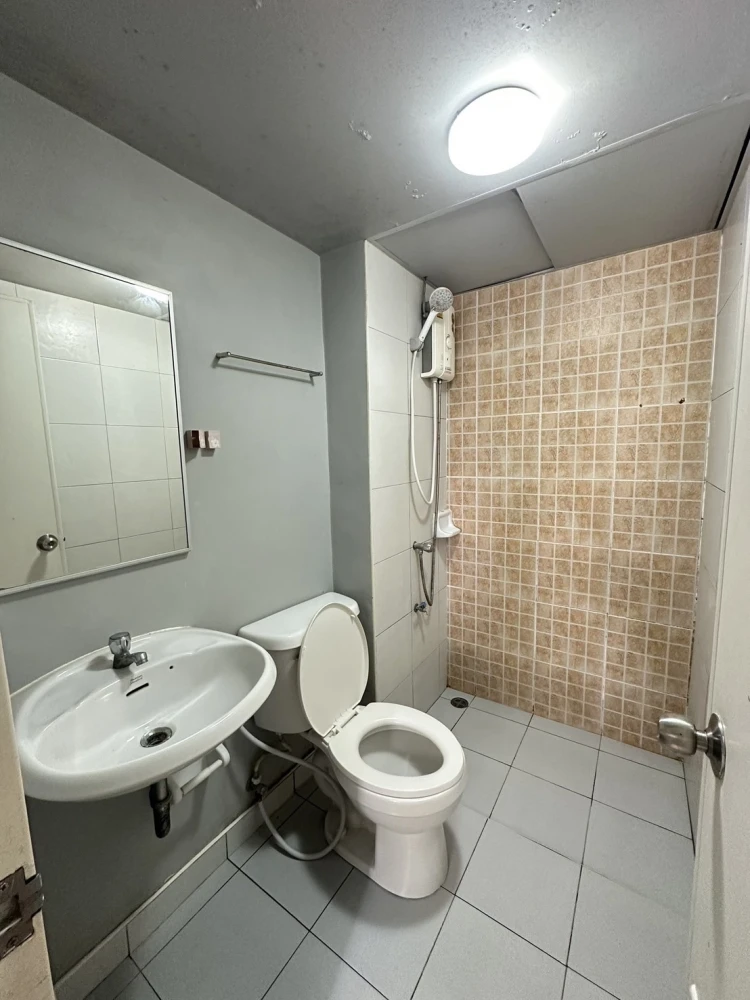 Condo for sale: Lumpini Condo Town Romklao-Suvarnabhumi. Beautiful unit, perfect quality of life. Buy now!!