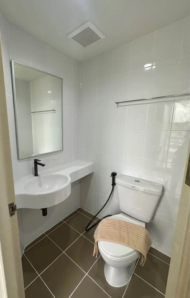 Condo for sale, Lumpini Park Nawamin-Sriburapha. Nice unit, fully furnished. Just bring your belongings and move in!