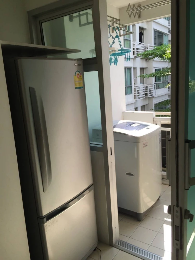 Condo for sale, One Ladprao 28, corner room, 1 bedroom with walk-in closet, fully furnished, just bring your bags and move in.