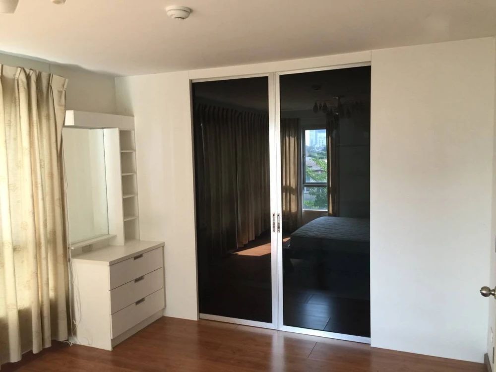 Condo for sale, One Ladprao 28, corner room, 1 bedroom with walk-in closet, fully furnished, just bring your bags and move in.