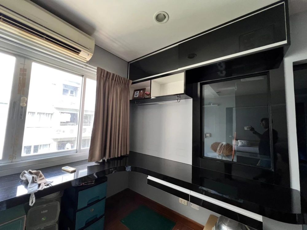 For sale: Condo One X Sathorn Narathiwat, corner room, has windows on 2 sides, good ventilation, book now before you miss out++