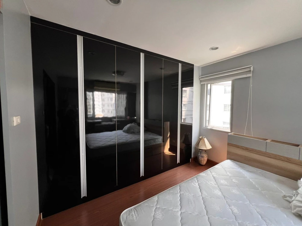 For sale: Condo One X Sathorn Narathiwat, corner room, has windows on 2 sides, good ventilation, book now before you miss out++