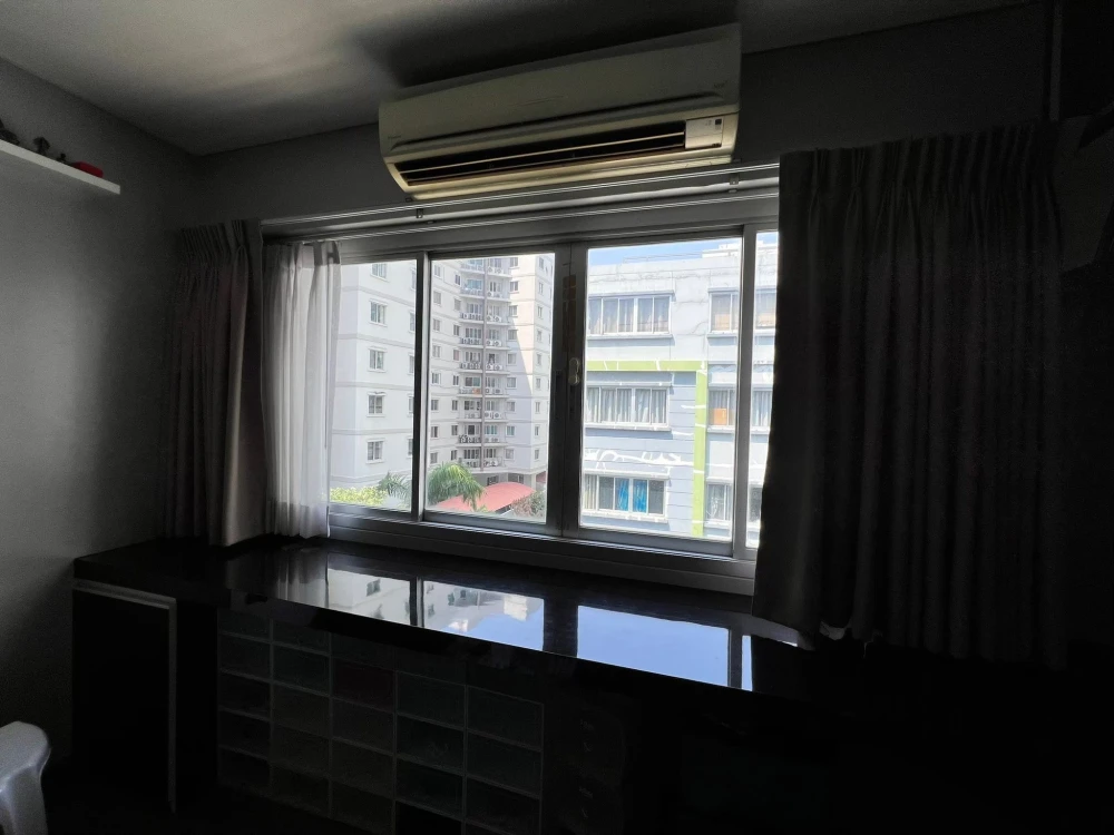 For sale: Condo One X Sathorn Narathiwat, corner room, has windows on 2 sides, good ventilation, book now before you miss out++