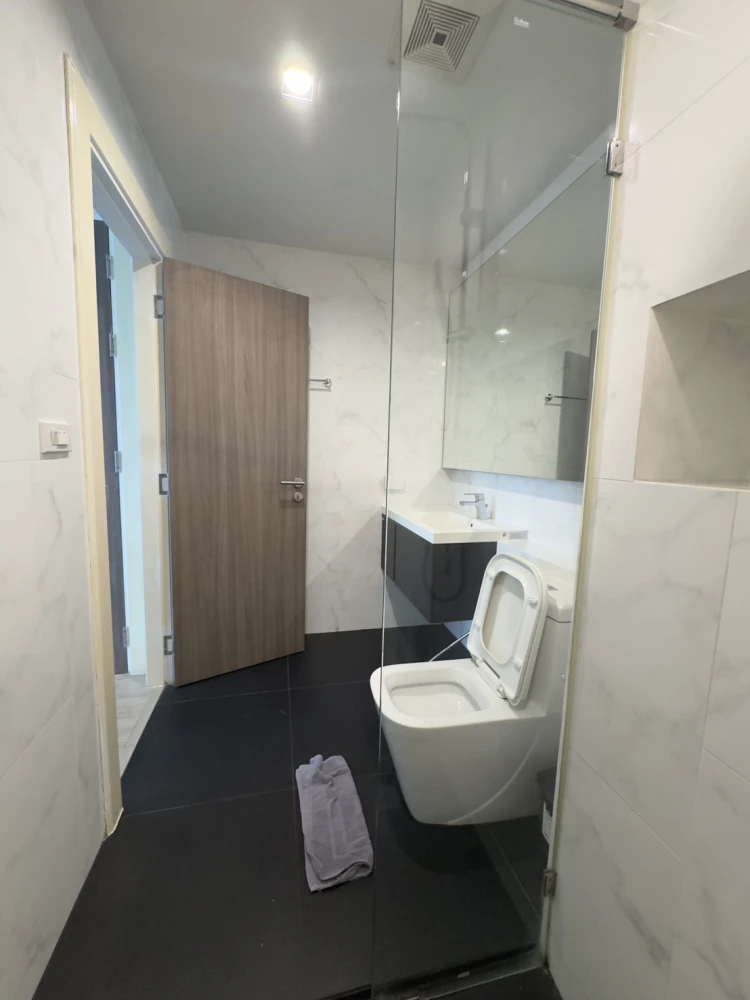 Condo for sale with sea view. Ready to move in, fully furnished, spacious room. Book now before it's too late!!!